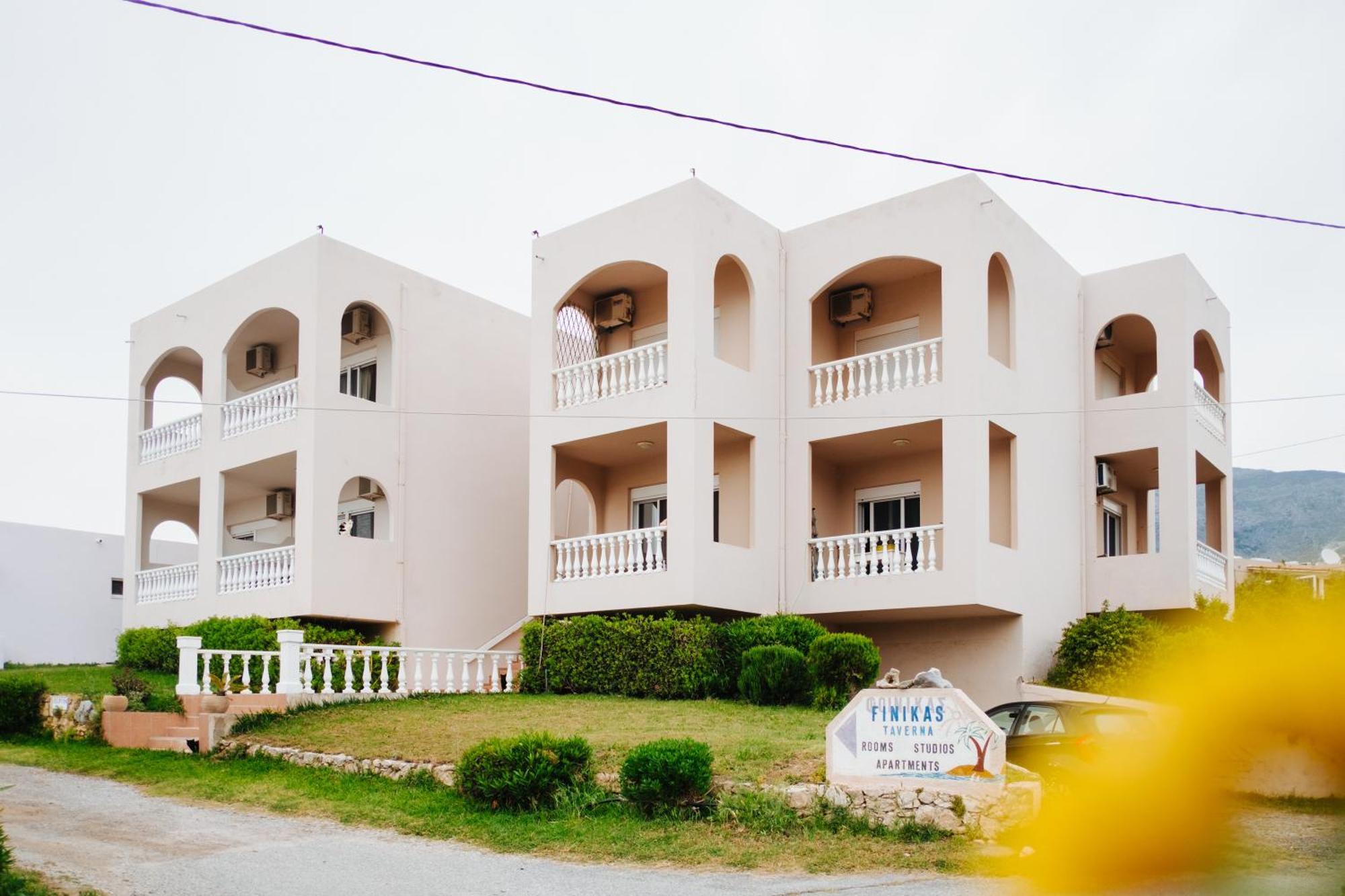 Finikas Apartments Плакиас Экстерьер фото