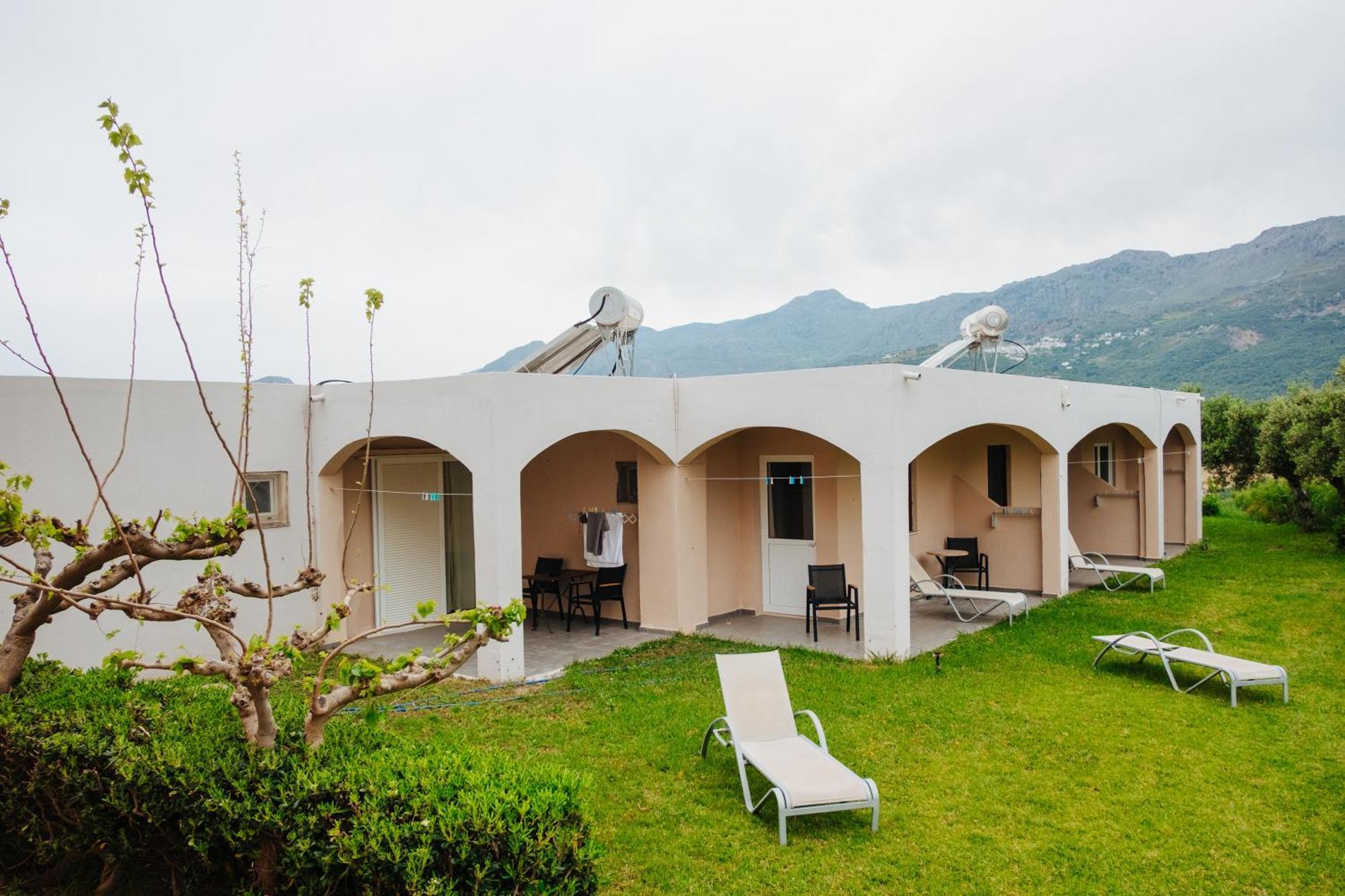 Finikas Apartments Плакиас Экстерьер фото