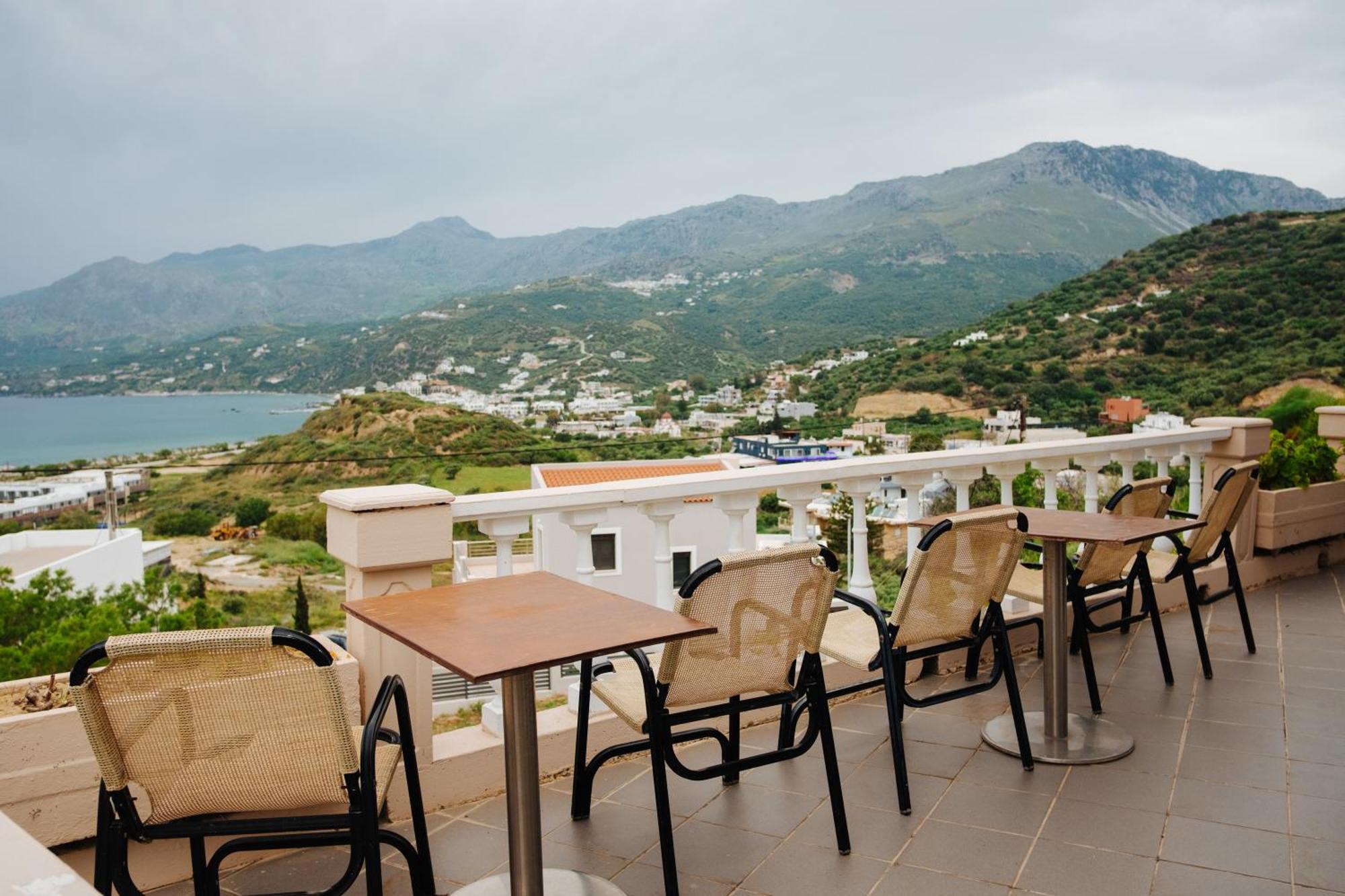 Finikas Apartments Плакиас Экстерьер фото