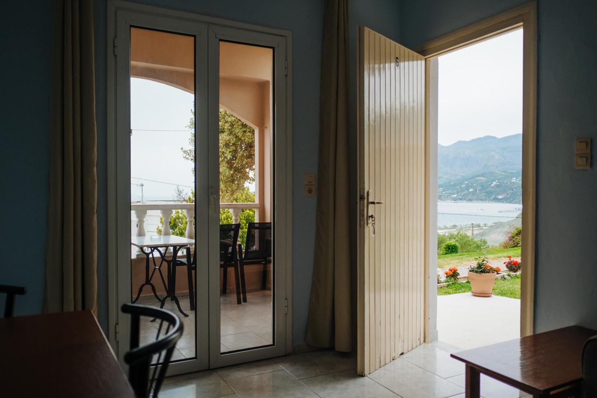 Finikas Apartments Плакиас Экстерьер фото