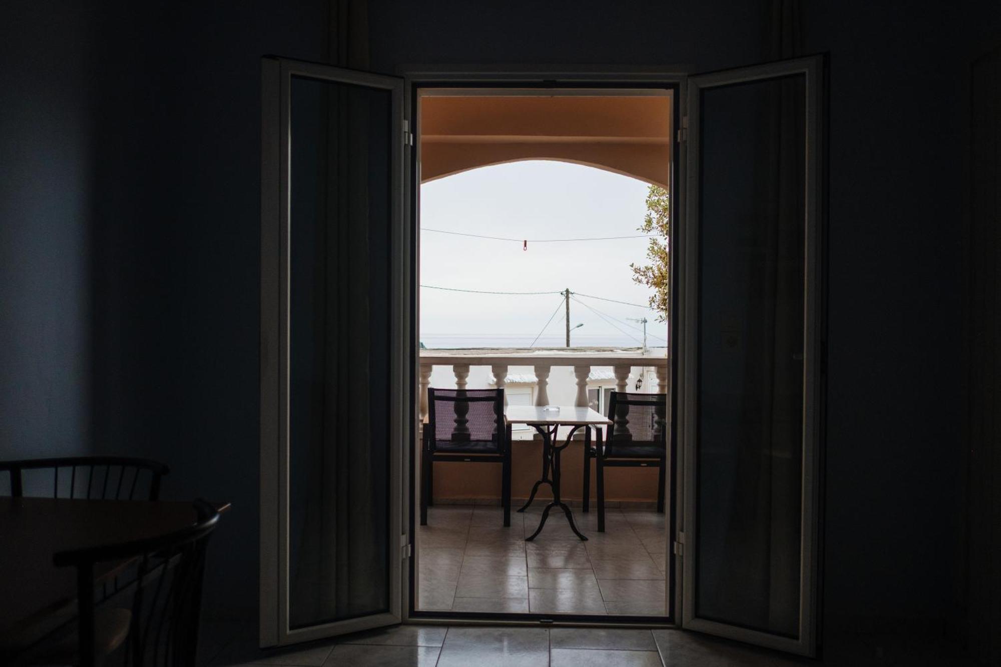 Finikas Apartments Плакиас Экстерьер фото