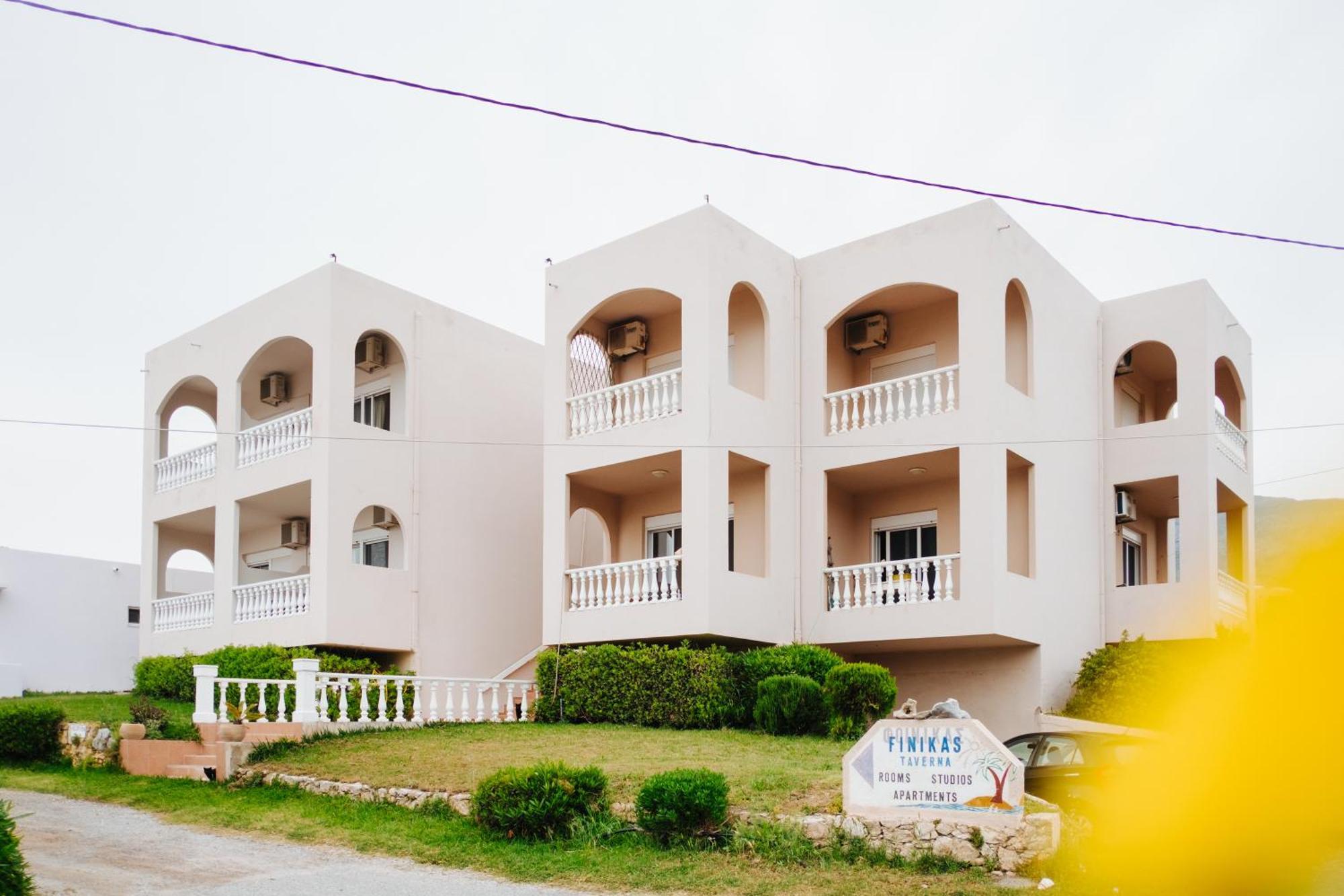 Finikas Apartments Плакиас Экстерьер фото