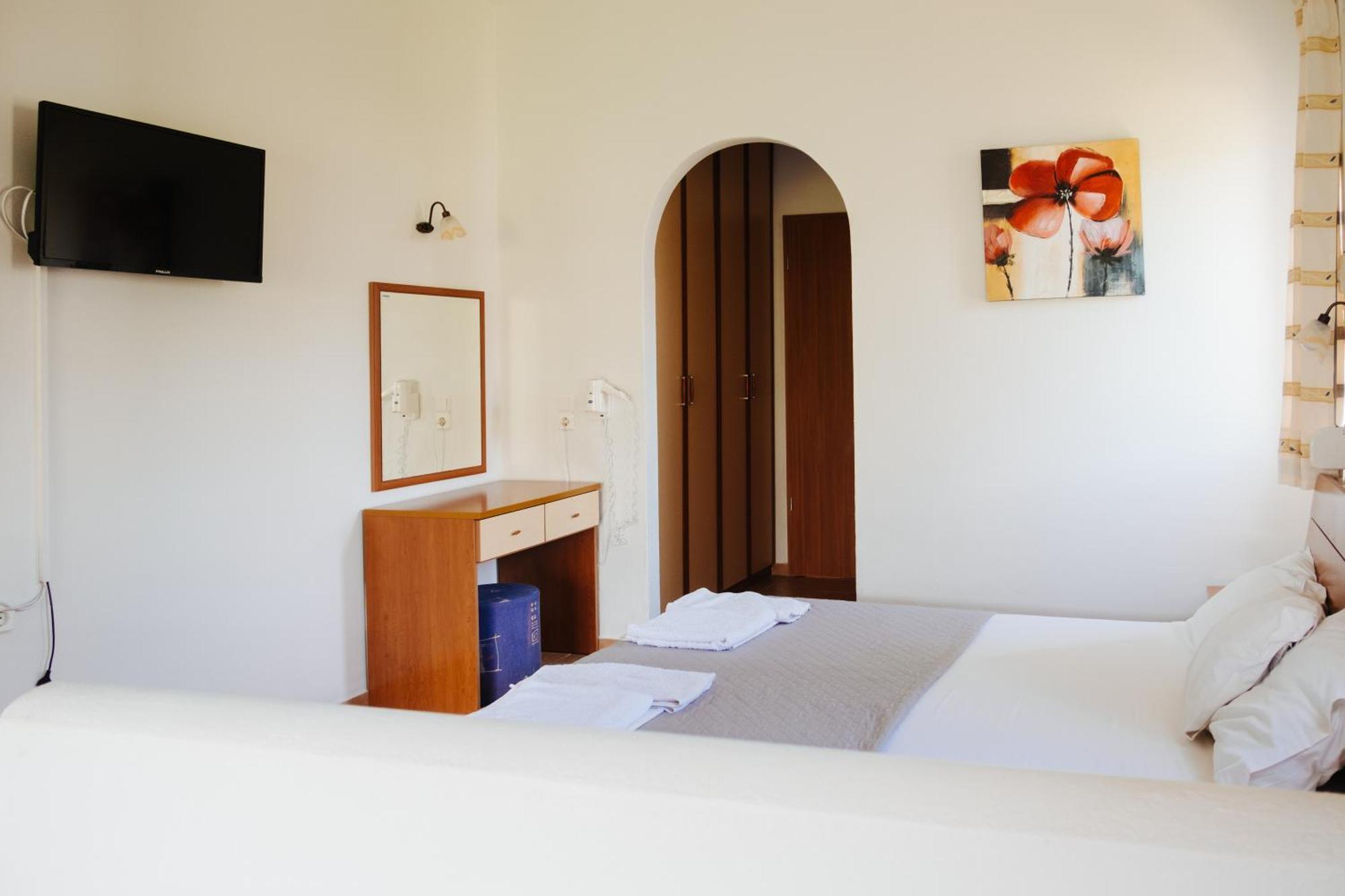 Finikas Apartments Плакиас Экстерьер фото