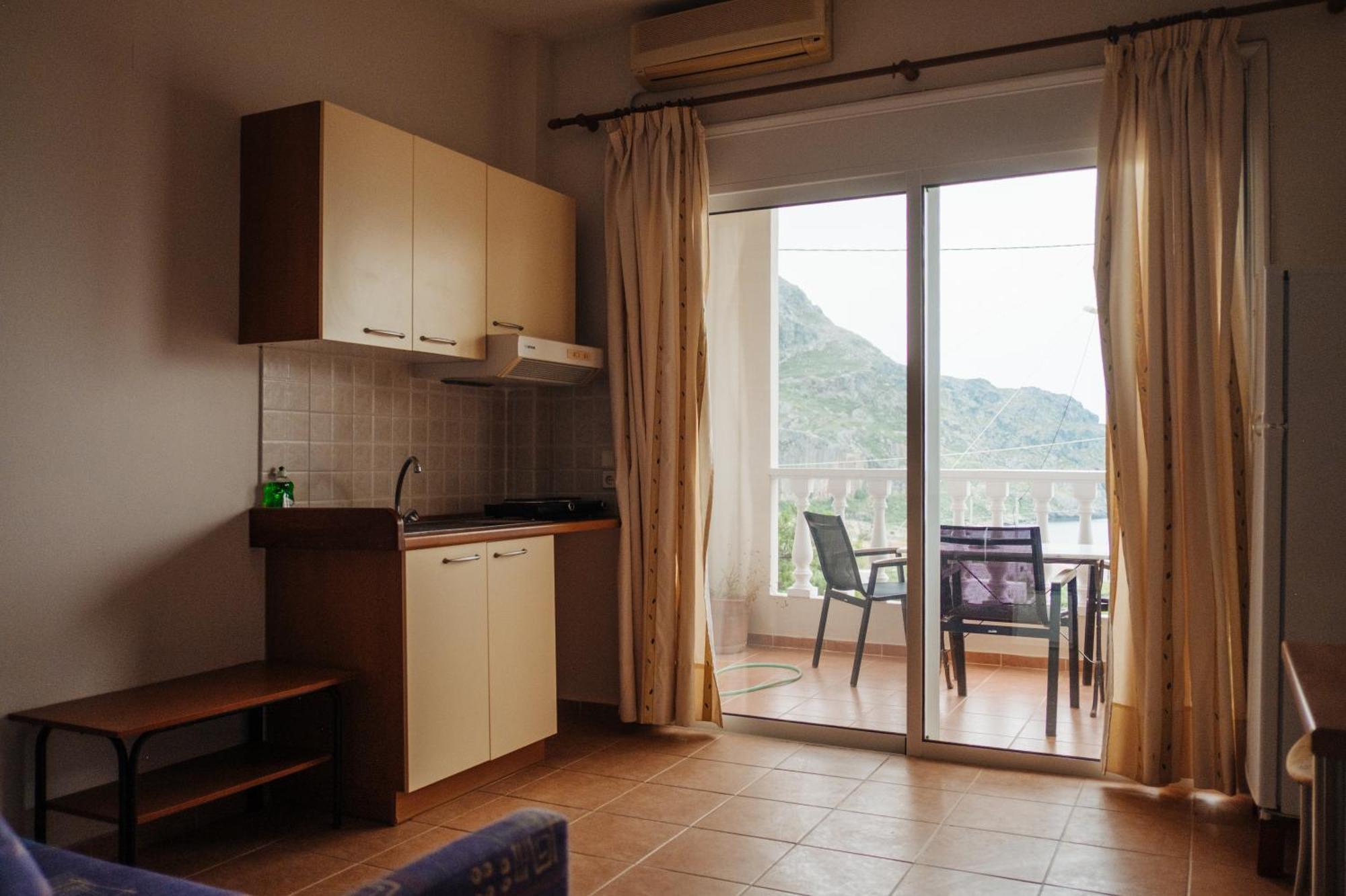 Finikas Apartments Плакиас Экстерьер фото