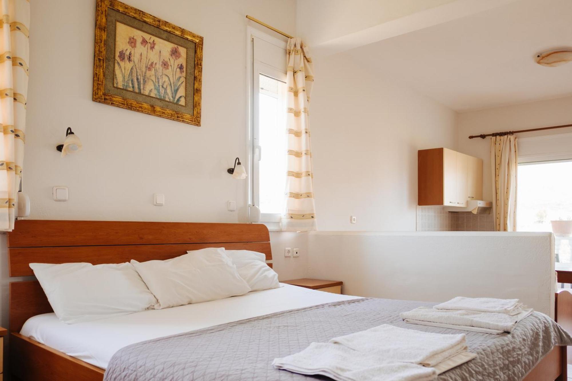 Finikas Apartments Плакиас Экстерьер фото