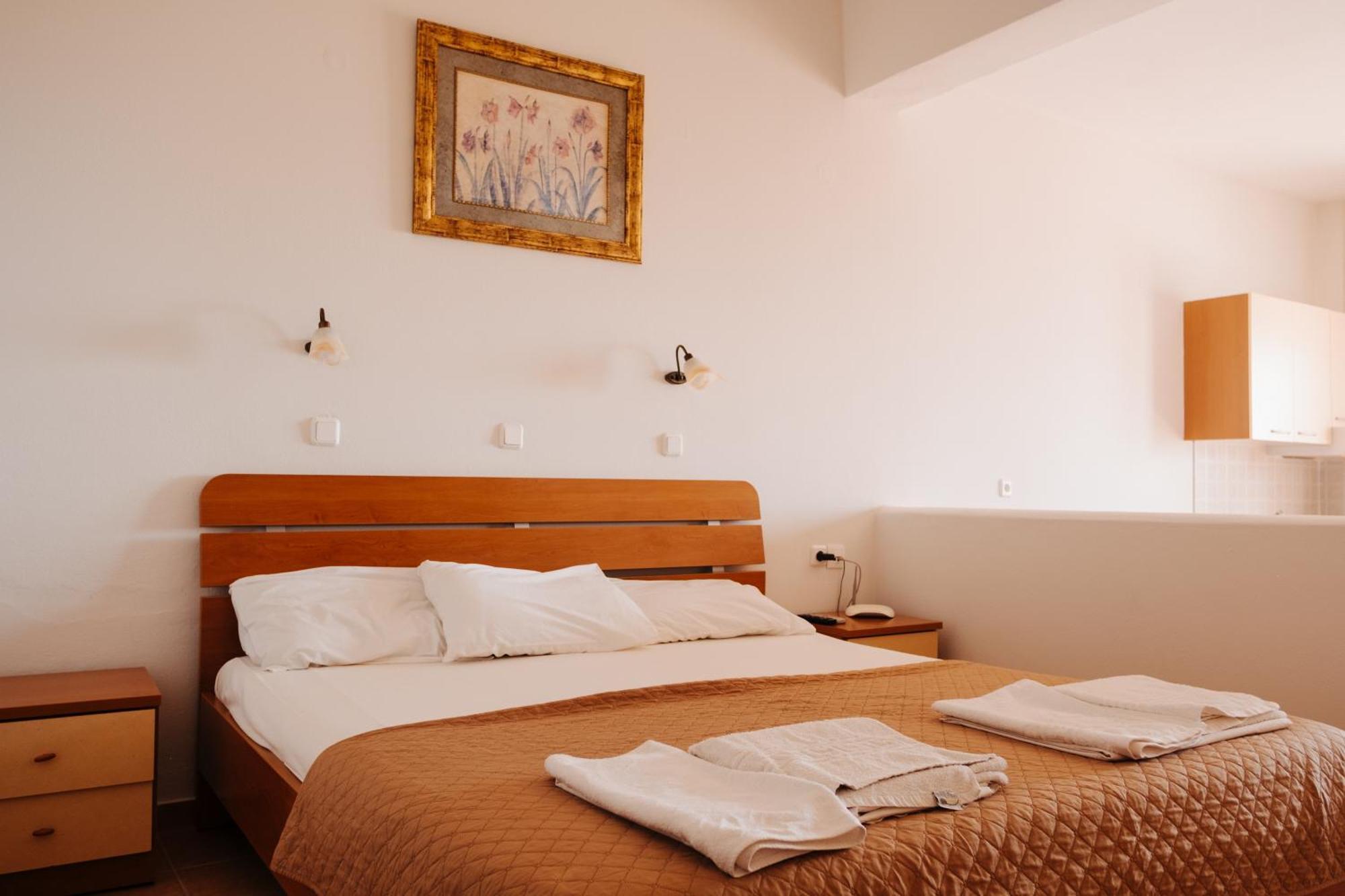 Finikas Apartments Плакиас Экстерьер фото