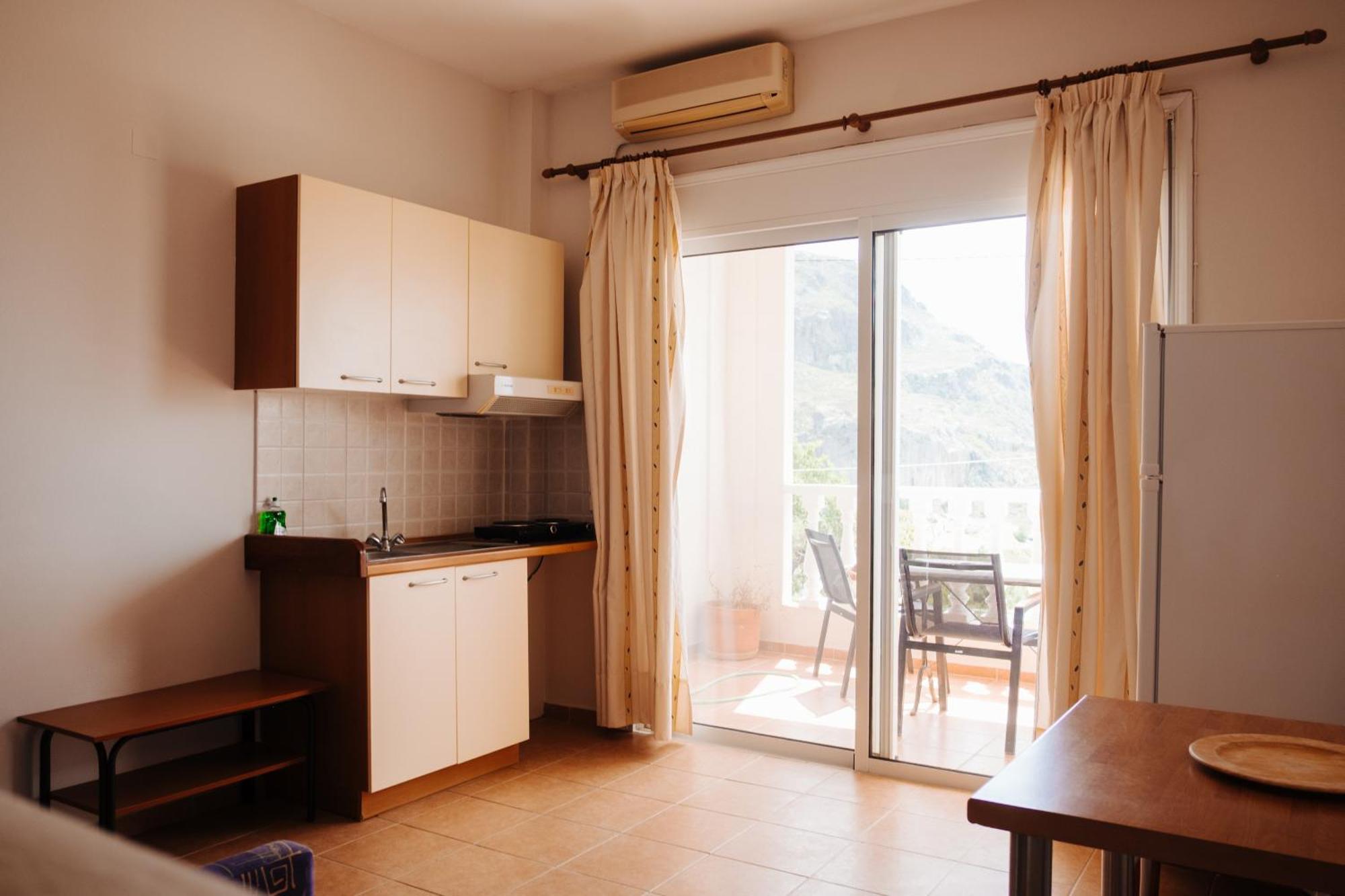 Finikas Apartments Плакиас Экстерьер фото