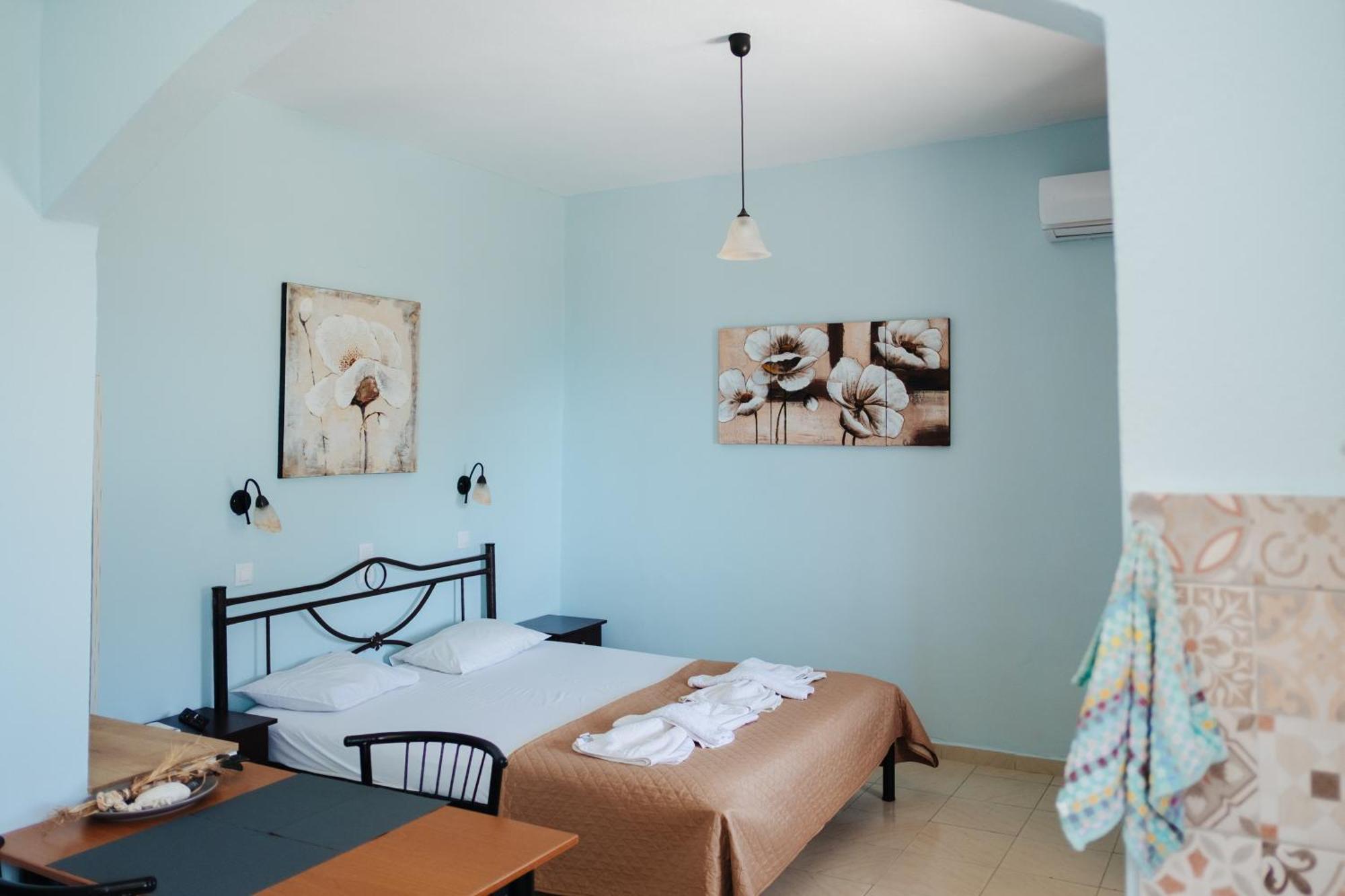 Finikas Apartments Плакиас Экстерьер фото
