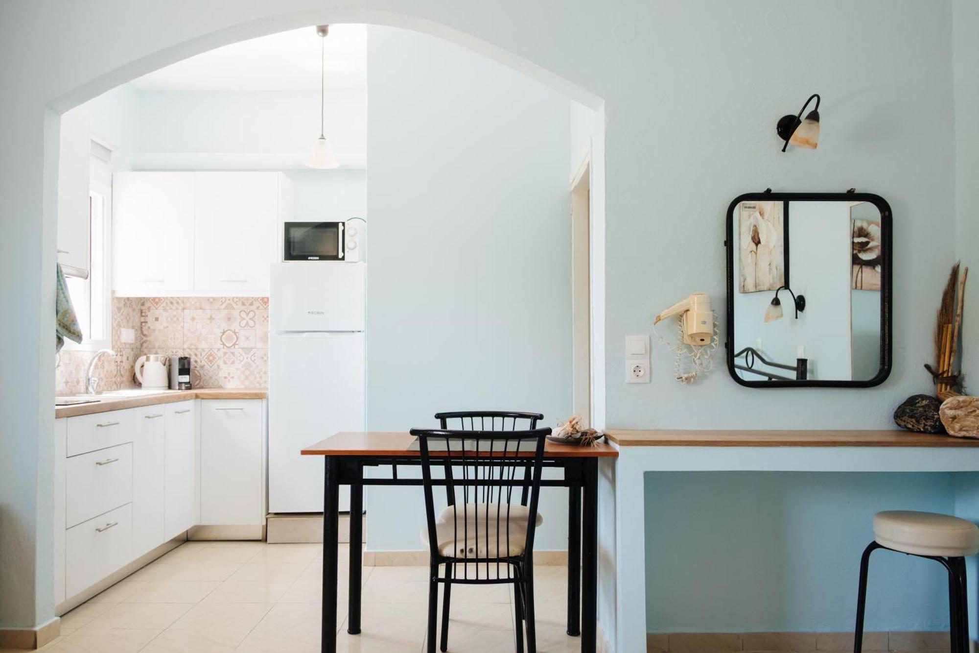 Finikas Apartments Плакиас Экстерьер фото